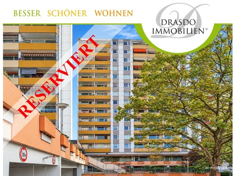 Städtische Wohnanlage unter blauem Himmel_Logo_res