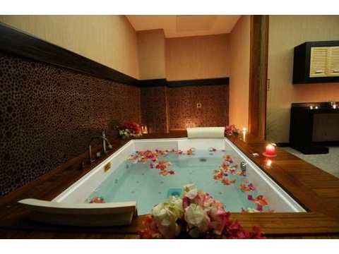 !!! Achtung Notverkauf !!! Luxus Villa mit 5 Schlafzimmern im Gold City Komplex