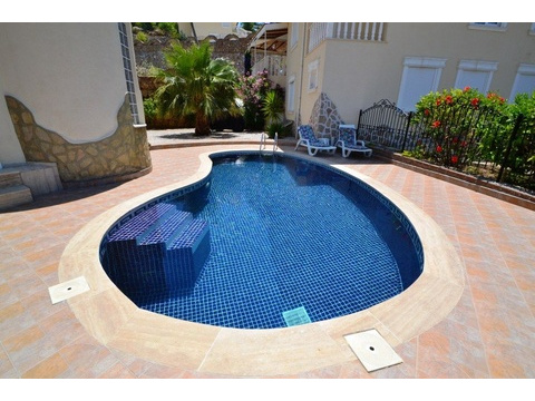 SCHNÄPPCHEN Geräumige möblierte Luxusvilla mit Pool und Meerblick (18)