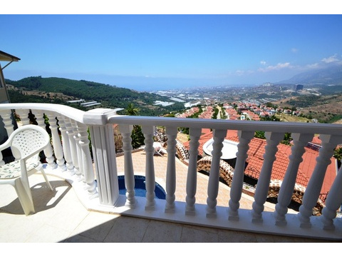 SCHNÄPPCHEN Geräumige möblierte Luxusvilla mit Pool und Meerblick (23)