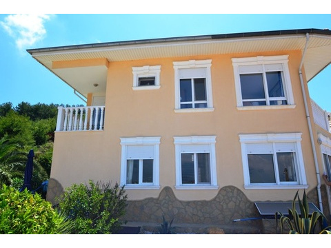 SCHNÄPPCHEN Geräumige möblierte Luxusvilla mit Pool und Meerblick (3)