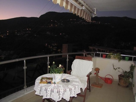 Traumsicht auf den Burgberg Alanya und das Mittelmeer