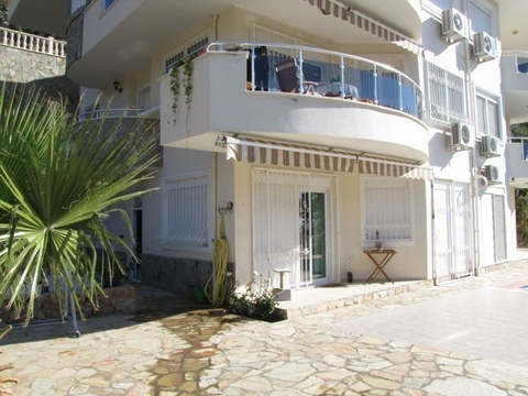 Traumsicht auf den Burgberg Alanya und das Mittelmeer