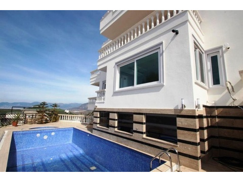 Villa kaufen in Kargıcak, 650 m² Grundstück, 500 m² Wohnfläche, 6 Zimmer