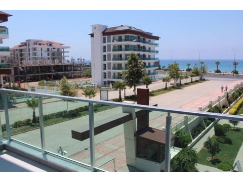 moderne Apartments in aller bester Lage mit Meerblick nur 25 m vom Strand entfernt in Alanya...