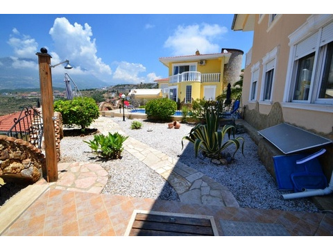 SCHNÄPPCHEN Geräumige möblierte Luxusvilla mit Pool und Meerblick (20)