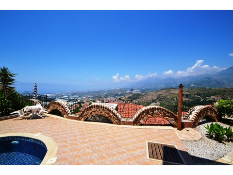 SCHNÄPPCHEN Geräumige möblierte Luxusvilla mit Pool und Meerblick (19)