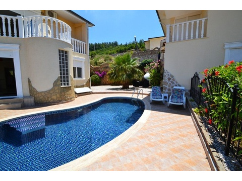 SCHNÄPPCHEN Geräumige möblierte Luxusvilla mit Pool und Meerblick (17)