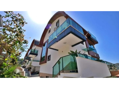 Villa kaufen in Alanya, 380 m² Grundstück, 300 m² Wohnfläche, 5 Zimmer