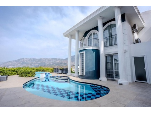 Villa kaufen in Alanya, 250 m² Grundstück, 220 m² Wohnfläche, 5 Zimmer