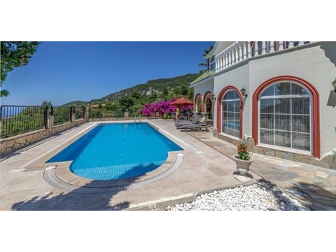 Villa kaufen in Alanya, 600 m² Grundstück, 250 m² Wohnfläche, 5 Zimmer