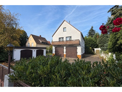 Einfamilienhaus kaufen in Frankfurt am Main, 1.527 m² Grundstück, 230,42 m² Wohnfläche, 9 Zimmer