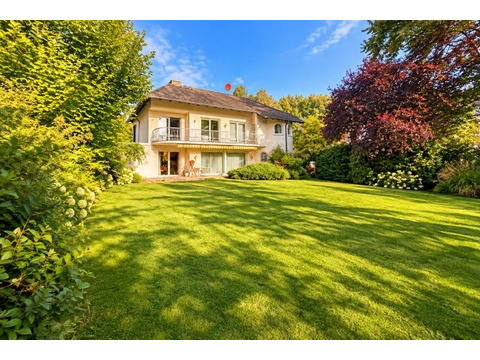 Einfamilienhaus kaufen in Offenbach am Main, 891 m² Grundstück, 236 m² Wohnfläche, 7 Zimmer
