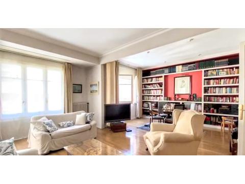 Dachgeschosswohnung kaufen in Barcelona, 130 m² Wohnfläche, 8 Zimmer