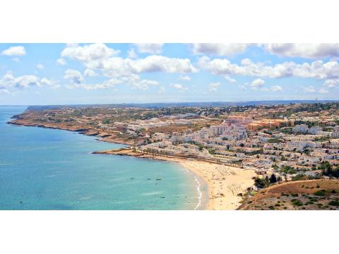 Villa kaufen in Praia da Luz, 820 m² Grundstück, 270 m² Wohnfläche, 5 Zimmer