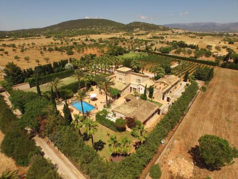 Villa kaufen in Santa Eugènia, 15.000 m² Grundstück, 410 m² Wohnfläche, 15 Zimmer