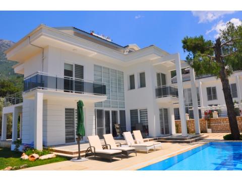 Villa kaufen, mit Stellplatz, 600 m² Grundstück, 180 m² Wohnfläche, 4 Zimmer