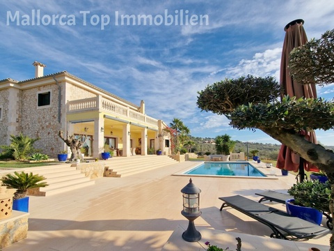 Villa kaufen in Puntiró, 8.417 m² Grundstück, 373 m² Wohnfläche, 7 Zimmer