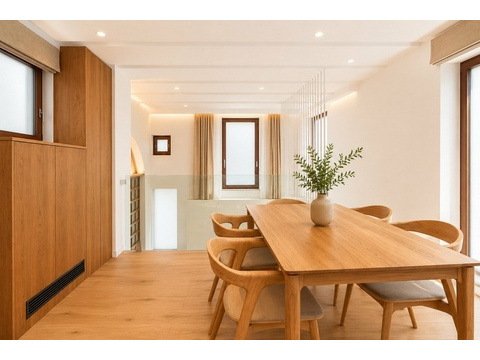 Speisebereich mit optimaler Raumaufteilung - elegante Verbindung zu Wohnbereich und Terrasse