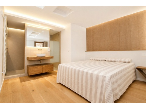 Hauptschlafzimmer mit integriertem Badezimmer - luxuriöse Raumaufteilung für maximalen Komfort