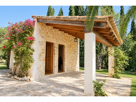 Separates Haus mit Abstellraum und Toilette