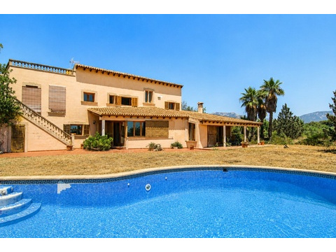 Mediterranes Flair mit beheiztem Pool und ausgedehnter Freifläche
