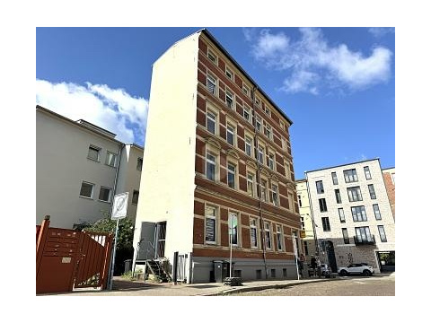 Wohn und Geschäftshaus kaufen in Schwerin, mit Stellplatz