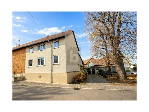 Reihenendhaus kaufen in Arnstadt, mit Stellplatz, 1.247 m² Grundstück, 105 m² Wohnfläche, 9 Zimmer