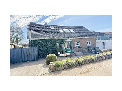 Zweifamilienhaus kaufen in Kutenholz, mit Stellplatz, 850 m² Grundstück, 200 m² Wohnfläche, 9 Zimmer