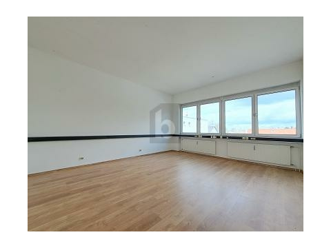 Bürofläche mieten, pachten in München, mit Stellplatz, 3 Zimmer