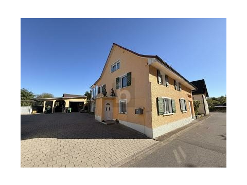 Einfamilienhaus kaufen in Jestetten, mit Stellplatz, 560 m² Grundstück, 168 m² Wohnfläche, 7 Zimmer