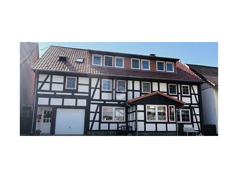 Mehrfamilienhaus kaufen in Dassel, mit Stellplatz, 329 m² Grundstück, 328 m² Wohnfläche, 14 Zimmer