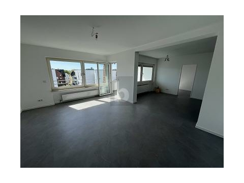 Dachgeschosswohnung kaufen in Lollar, mit Stellplatz, 102 m² Wohnfläche, 4 Zimmer