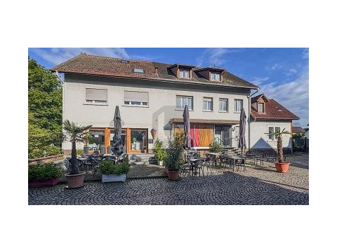 Wohn und Geschäftshaus kaufen in Denzlingen, mit Stellplatz