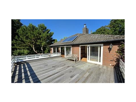 Einfamilienhaus kaufen in Neustadt in Holstein, mit Stellplatz, 1.400 m² Grundstück, 220 m² Wohnfläche, 8 Zimmer