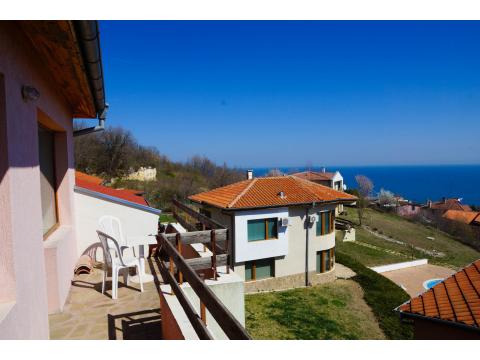 Ferienhaus kaufen in Varna, mit Stellplatz, 100 m² Grundstück, 153 m² Wohnfläche, 4 Zimmer