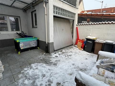 Hofbereich mit Garage