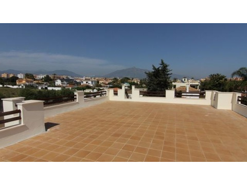Einfamilienhaus kaufen in Estepona, 440 m² Grundstück, 141 m² Wohnfläche, 5 Zimmer