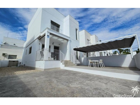 Villa kaufen in La Marina, 184 m² Grundstück, 143 m² Wohnfläche, 5 Zimmer