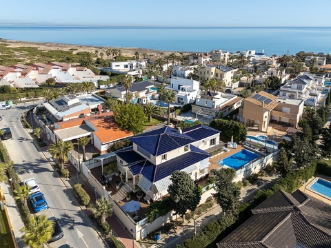 Villa kaufen in Torre La Mata, 790 m² Grundstück, 370 m² Wohnfläche, 6 Zimmer