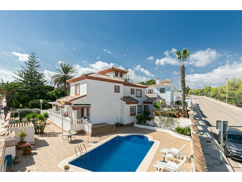 Villa kaufen in Campoamor, 604 m² Grundstück, 185 m² Wohnfläche, 5 Zimmer