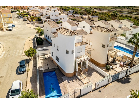 Villa kaufen in La Marina, 245 m² Grundstück, 143 m² Wohnfläche, 5 Zimmer