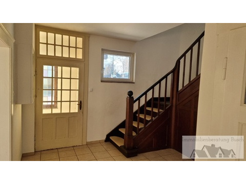 Flur und Treppe (linke DHH)