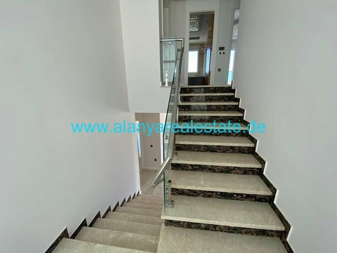Traumhafte moderne Luxus Villa mit privat Pool und fantastischem Meerblick ()