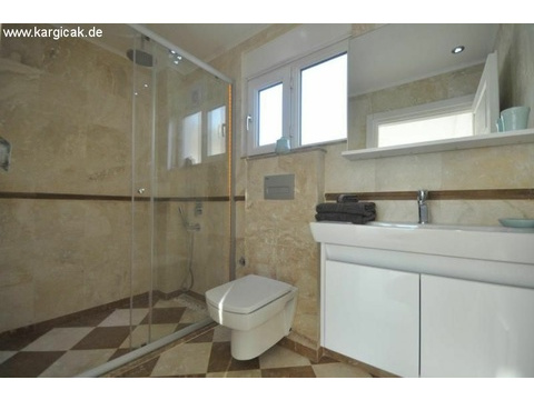 Exclusive möblierte Villa von höchster Qualität mit privat Pool und Meerblick