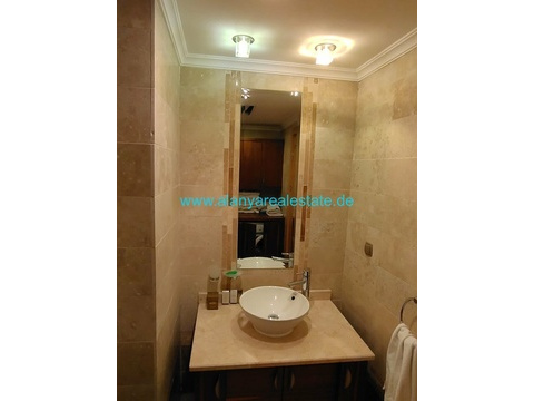 Voll möbliertes 3 Zimmer Luxus Apartment mit fantastischem Meerblick im Gold City 5 Sterne Komplex