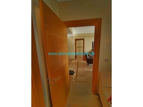 Voll möbliertes 3 Zimmer Luxus Apartment mit fantastischem Meerblick im Gold City 5 Sterne Komplex