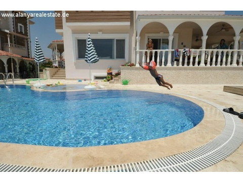 Triplex Villa in einer tollen Luxus Anlage mit Meerblick ()