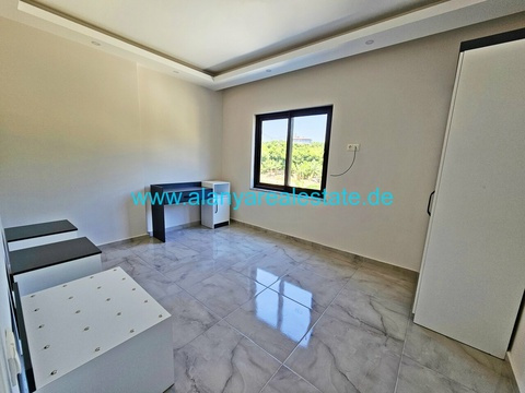 Brandneue Luxus Residence in Top Lage in direkter Strandnähe mit Pool