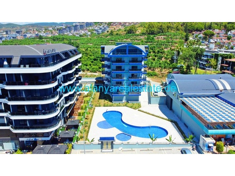 Brandneue Luxus Residence in Top Lage in direkter Strandnähe mit Pool